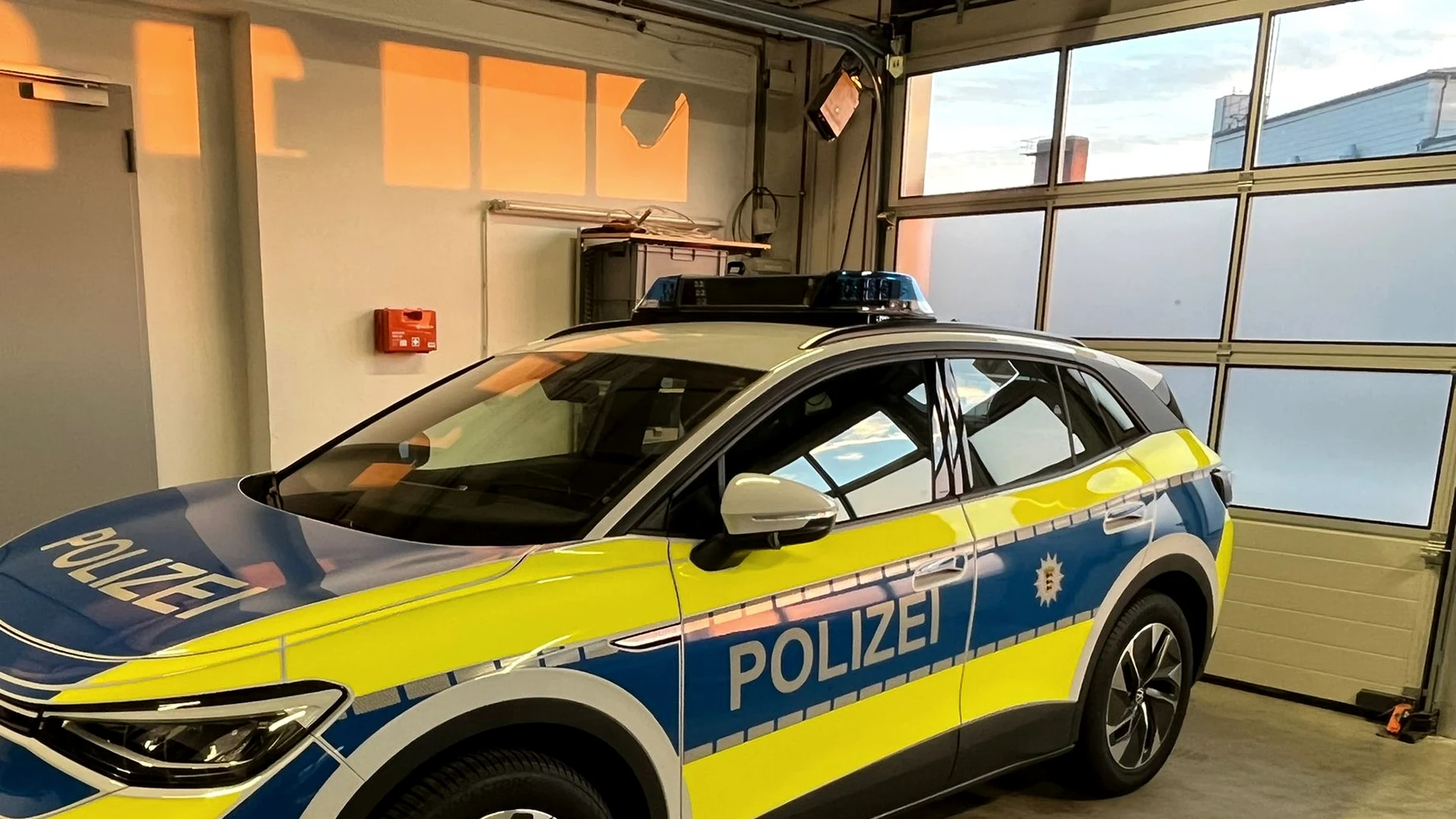Einsatzfahrzeug mit eingebauter Sondersignaltechnik
